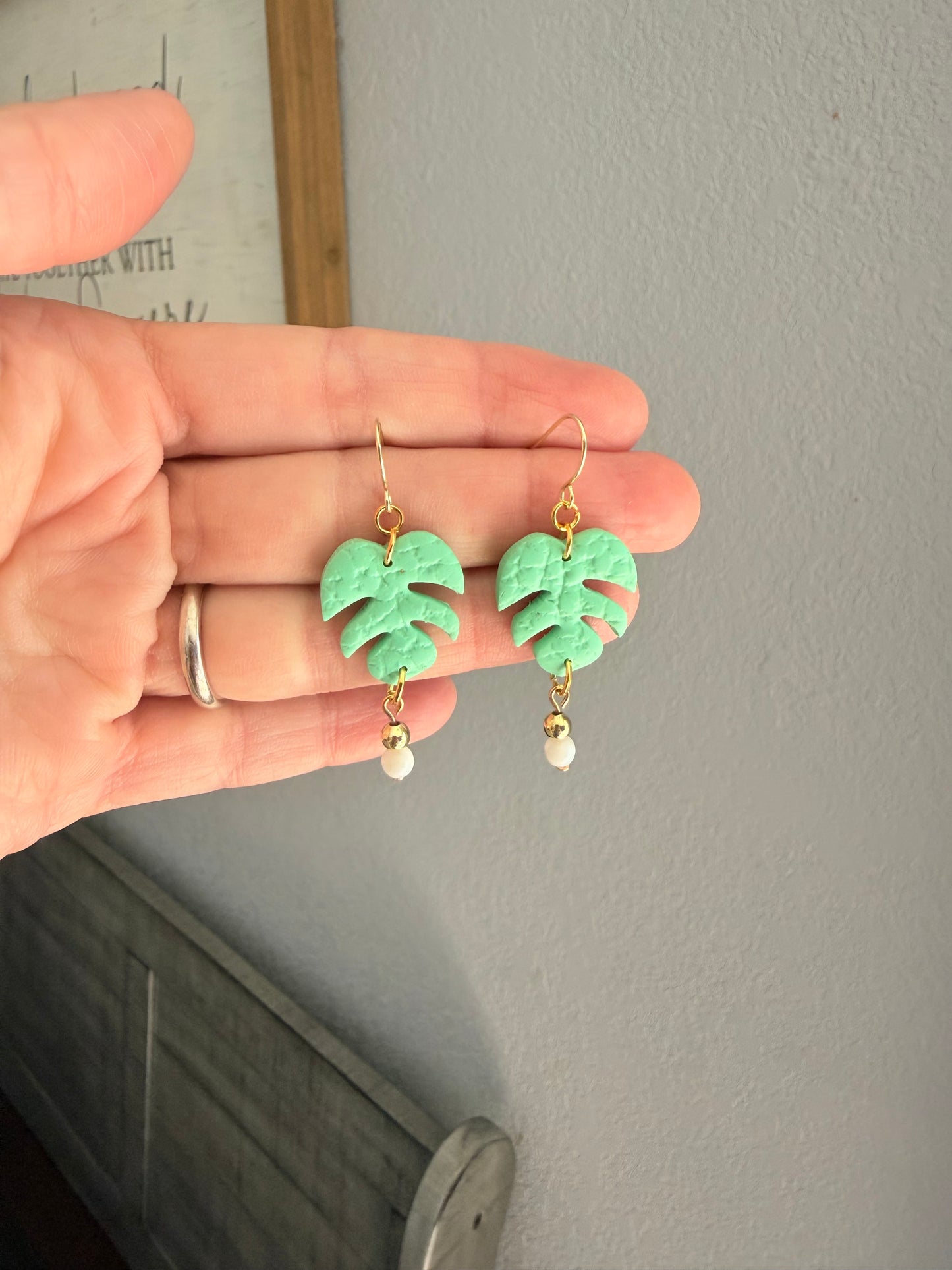 Tropical leaf Dangle
