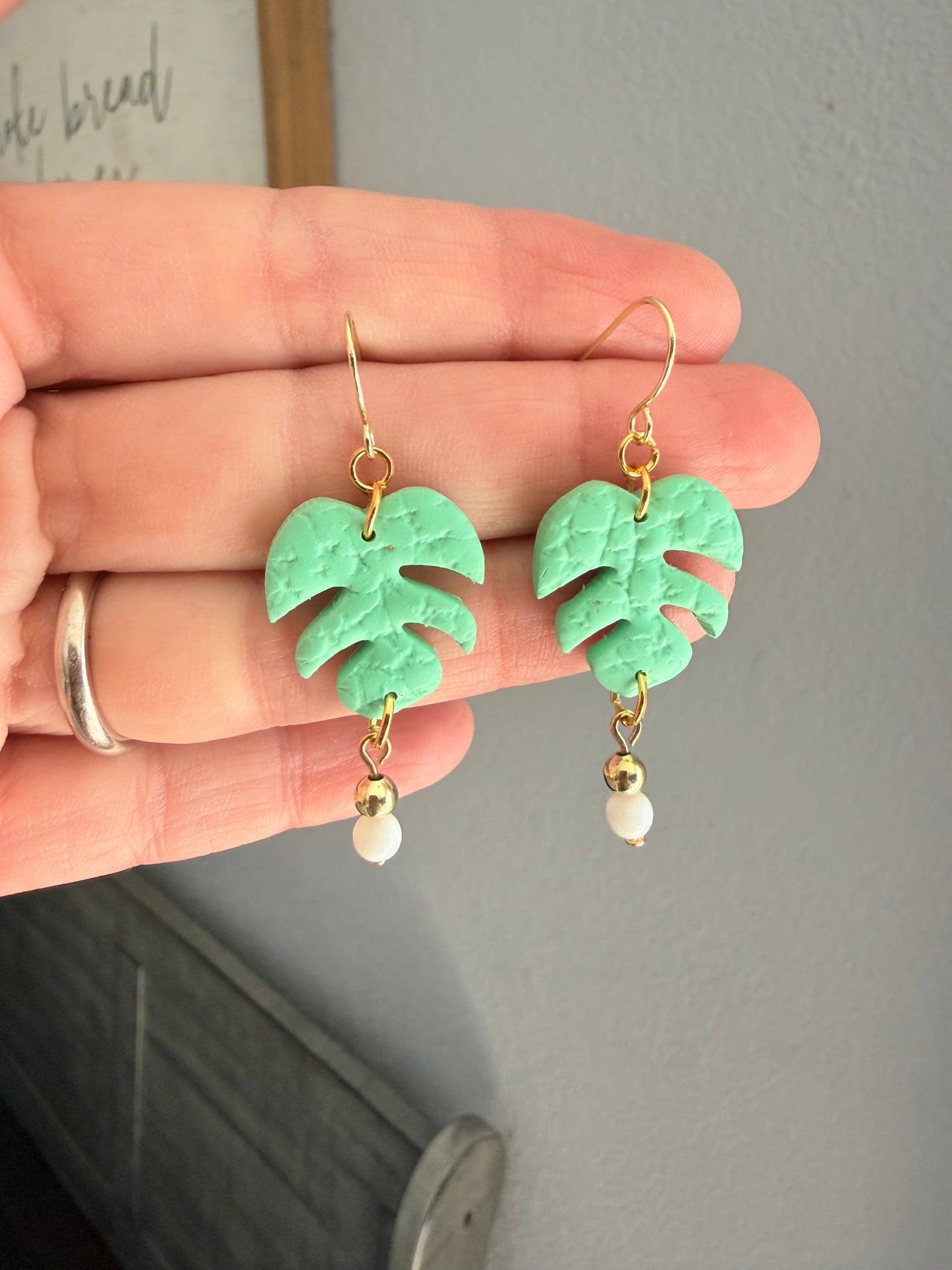 Tropical leaf Dangle