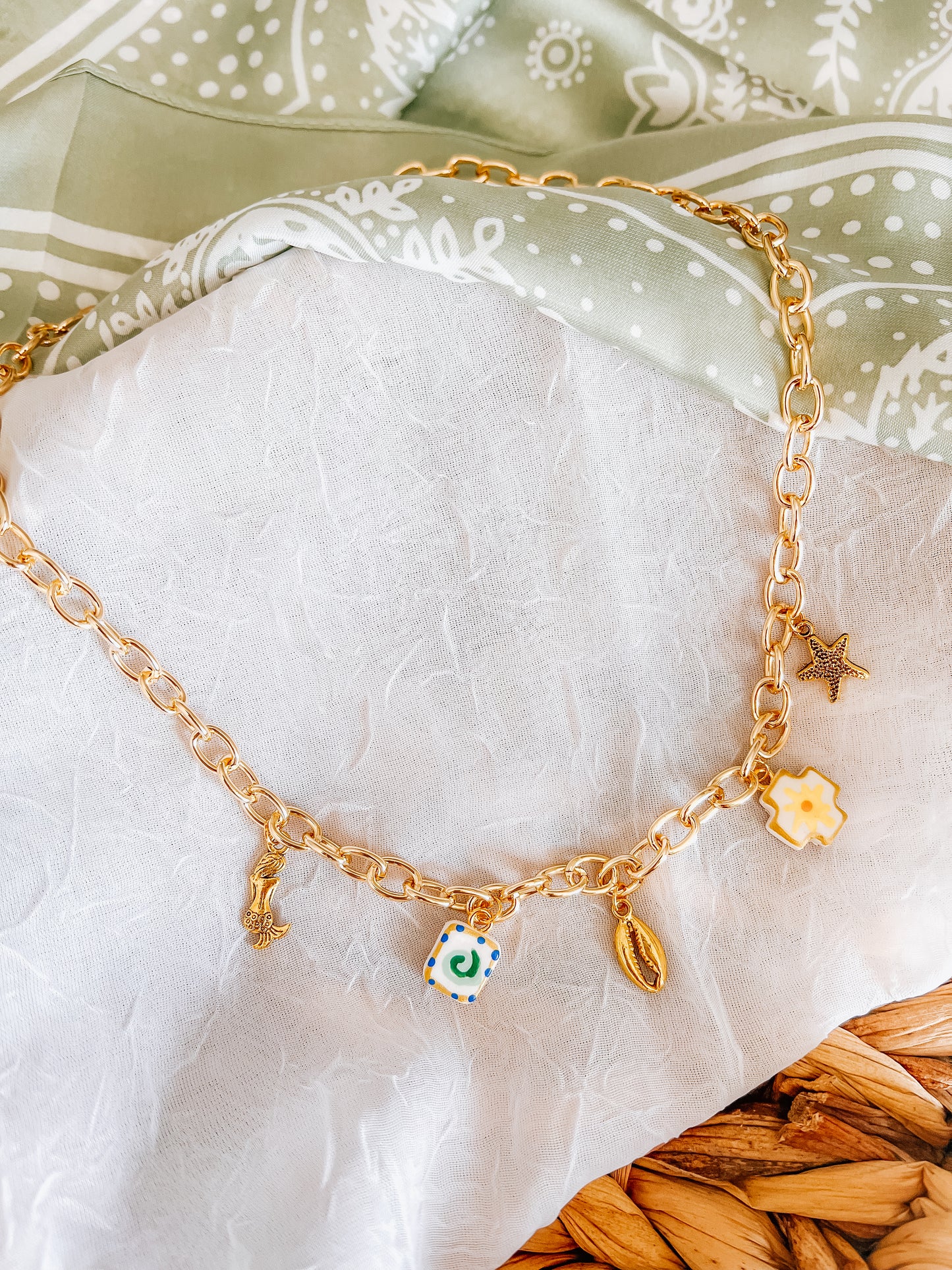 Shell large chain charm necklace