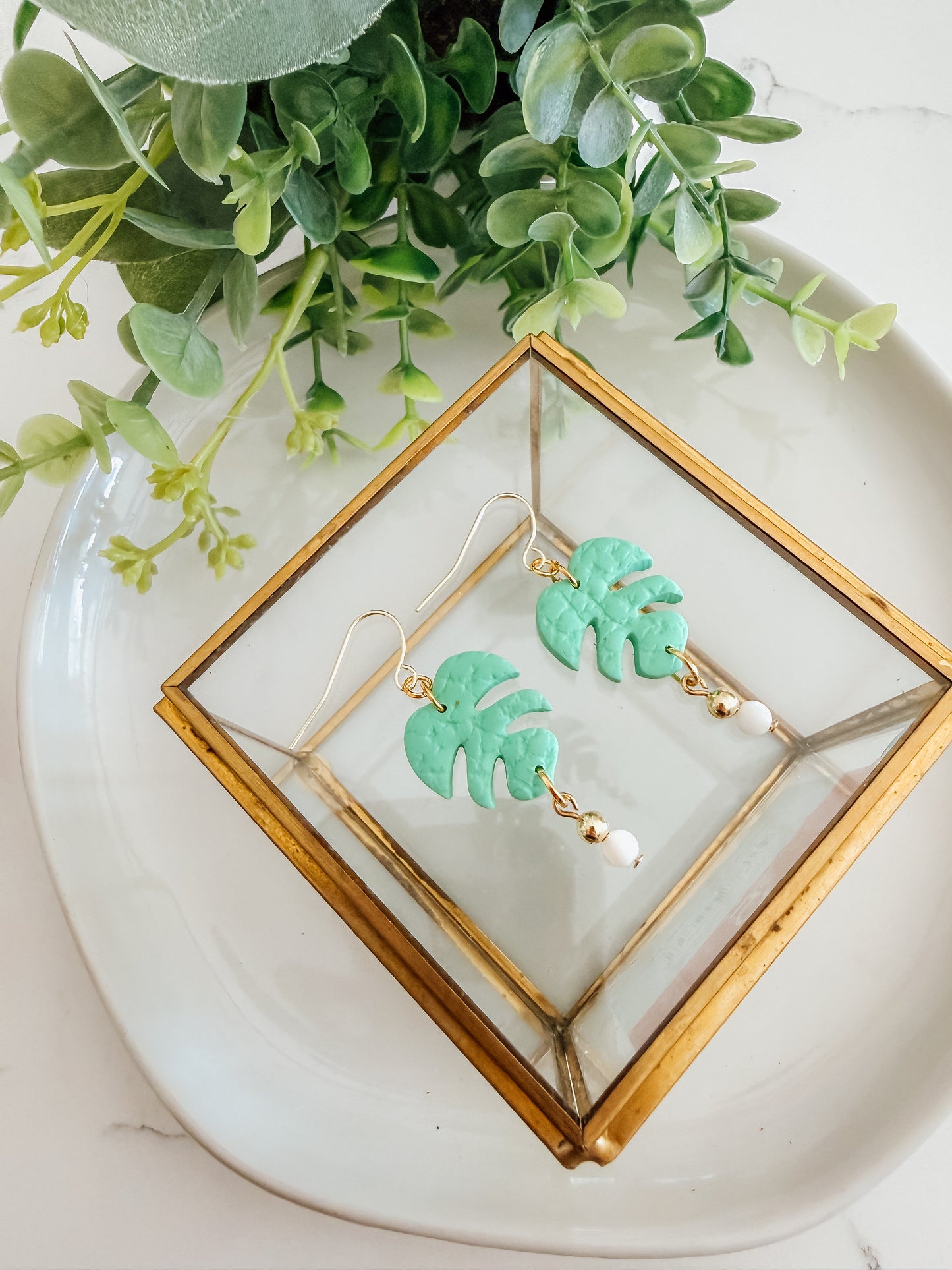 Tropical leaf Dangle